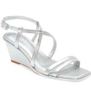 New Caslon Paola Wedge Sandal In Silver Metallic Size 6.5M